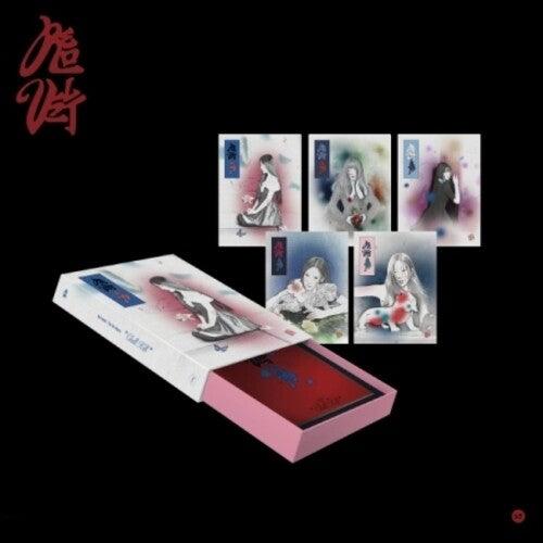 Red Velvet- What A Chill Kill - Package Version - incl. Lyric Paper, Postcard + Photocard (CD)-Track Cache
